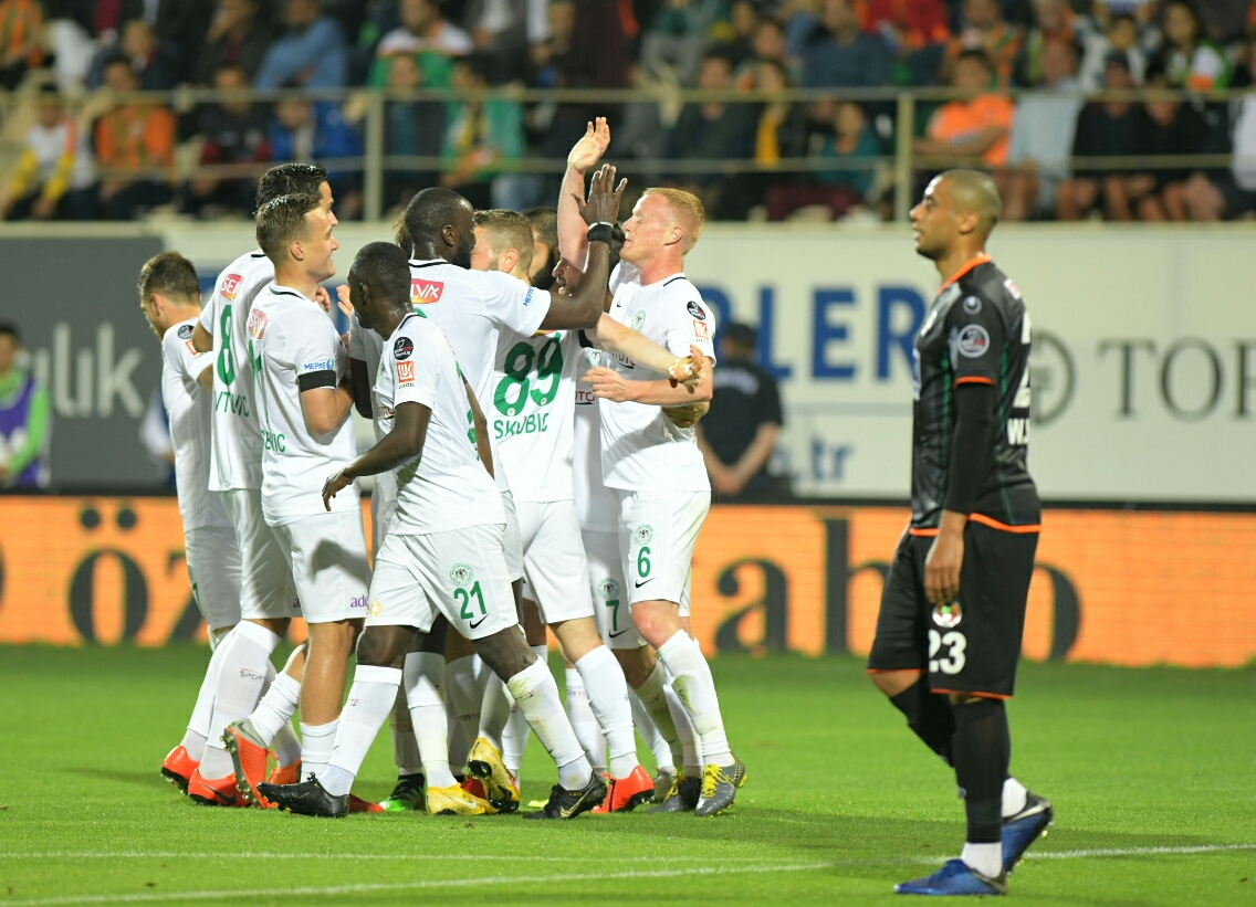 Süper Lig'de mücadele kartlara yansıdı