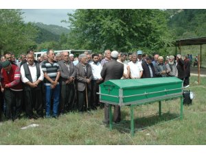 Eşinin baltayla öldürdüğü kadın toprağa verildi