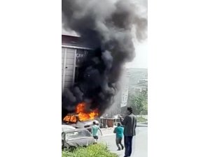 Arnavutköy’de park halindeki araç alev alev yandı