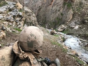 Başkale’de araziye saklanan EYP imha edildi