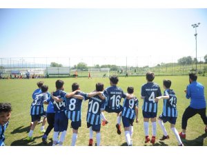 Adana Demirspor Futbol Okulu yeni yetenekler arıyor