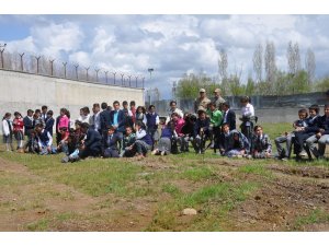 Jandarma ve öğrenciler arasında futbol maçı