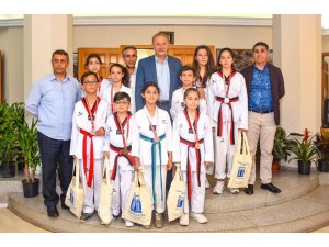 Tekvandocular başarılarını Başkan Atabay ile paylaştı