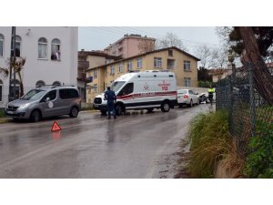 Otomobiller çarpıştı: 2 yaralı