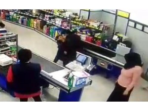 Çocuğa, "Kadın mısın erkek misin" dayağı atan kadın yerel sanatçı çıktı