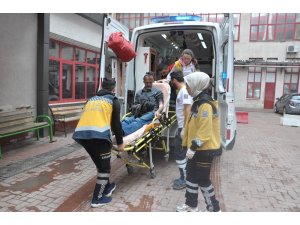 Silahın kabzasıyla başından yaraladılar