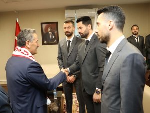 Vali Kaymak’tan Samsunsporlu futbolculara: “İnananlar başarır”