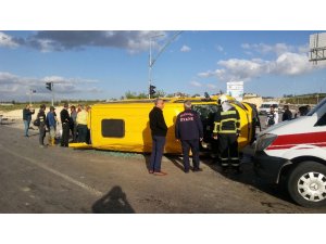 İşçi servisi ile otomobil çarpıştı:14 yaralı