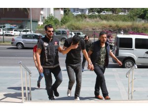 Alanya’da şüpheli 2 araçtan eroin çıktı: 4 gözaltı