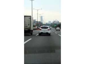Trafikte kamyon şoförüne baltayla saldırdı