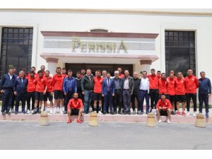 Belediye Başkanı Arı, Nevşehir Belediyespor kampını ziyaret etti