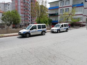 Kontrolünü Kaybeden Araç Odunlara Çarparak Durabildi