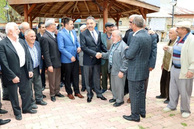 Vali Toprak ilçe ziyaretinde