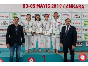 Kağıtsporlu judocular, Türkiye şampiyonasından 16 madalya ile döndü