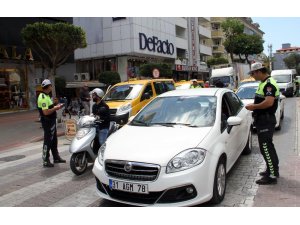 Alanya’da polis ekiplerinden öncelikli yaya bilinci uygulaması