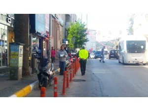 Ayvalık’ta polisten meydan temizliği