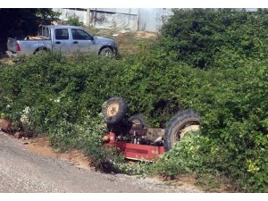 Devrilen traktörün altında kalan sürücü öldü