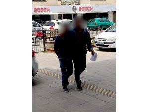 Kuşadası’ndan çeşitli suçlardan aranan biri kadın 2 kişi yakalandı