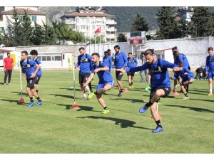 İlhan Palut: “İlk iki için umudumuz var ama kolay değil”