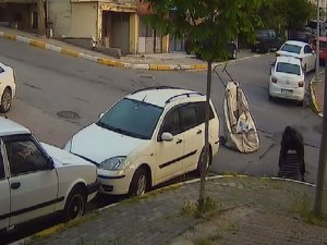 Beylikdüzü’nde rögar kapağı hırsızları kamerada