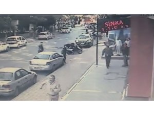 Esenyurt’ta sokak ortasında silahlı kovalamaca kamerada