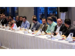 Güreş camiası iftar yemeğinde bir araya geldi