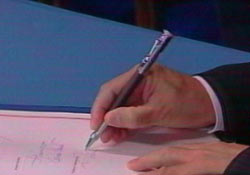 Kalemin pabucu dama atıldı