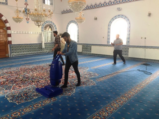 Ülkücüler camii temizledi