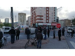 Vatandaşlar yan yatan kamyonetten yaralıları böyle çıkardı