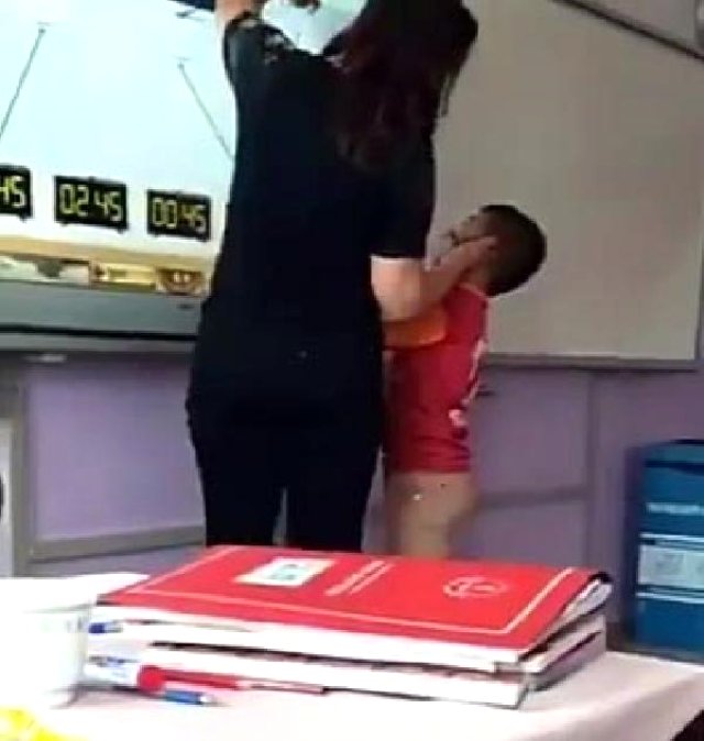 Utanç Okulunda Öğretmen 4'üncü Sınıf Öğrencisine Böyle Eziyet Etti!