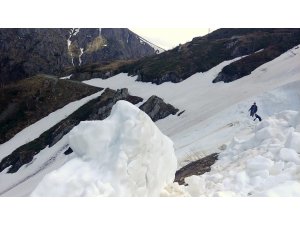 AA muhabiri görev başındayken uçuruma yuvarlandı