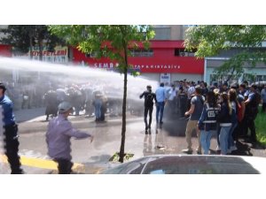 Diyarbakır’da izinsiz gösteriye polis müdahalesi