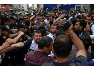 Furkan Vakfı davası sonrası yürüyüş yapan gruba müdahale