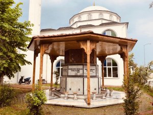 Abdest alırken parasını çaldılar
