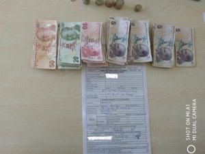 Dilenciden çıkan 943 TL’ye el konuldu