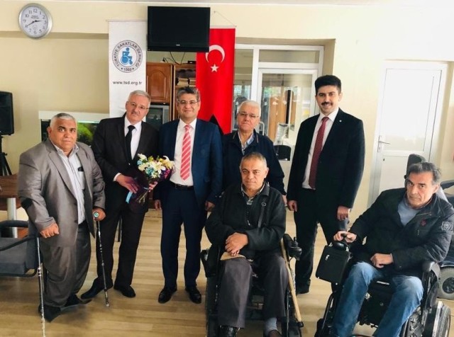Erdal'dan Sakatlar Derneğine ziyaret