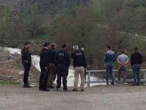 Köprüden çaya düşen şahıs bulunamadı