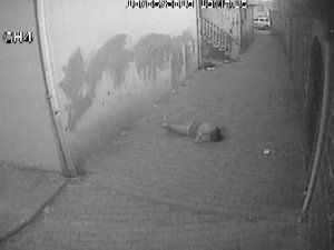 3. kattan düşen kızın düşme anı güvenlik kamerasına yansıdı