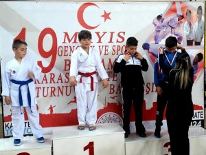 Foçalı minik sporcu madalyaya doymuyor