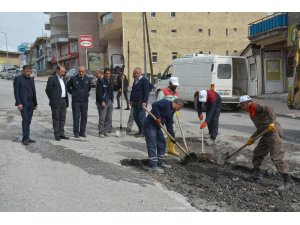 Belediye asfalt yama çalışmalarına başladı