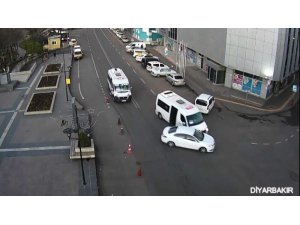 Diyarbakır ve Batman’da trafik kazaları MOBESE’ye yansıdı