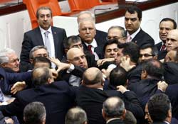 Ayıplı Meclis'in ayıplarını yazdı