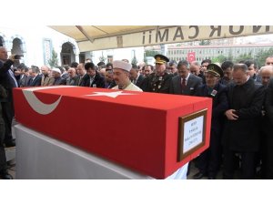 Şehit Piyade Sözleşmeli Er Hakan Özdemir, son yolculuğuna yağmur altında uğurlandı