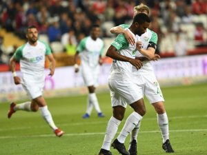 Chedjou siftah yaptı