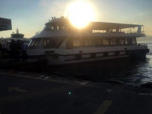 Üsküdar’da korkutan tekne yangını kamerada