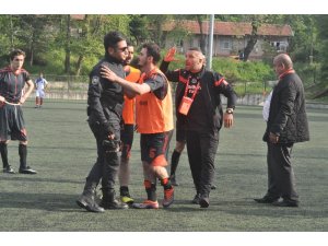 Köşe bayrağı nedeniyle maçta ortalık karıştı