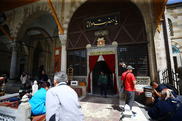 Dünya ramazanda Mevlana'nın türbesinde buluşuyor