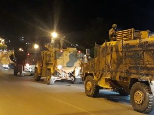 Sınıra komando ve askeri araç sevkiyatı