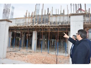 Başkan Çelik Şehzadeler Ticaret Merkezini inceledi