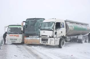 Konya'da kar yağışı hayatı felç etti